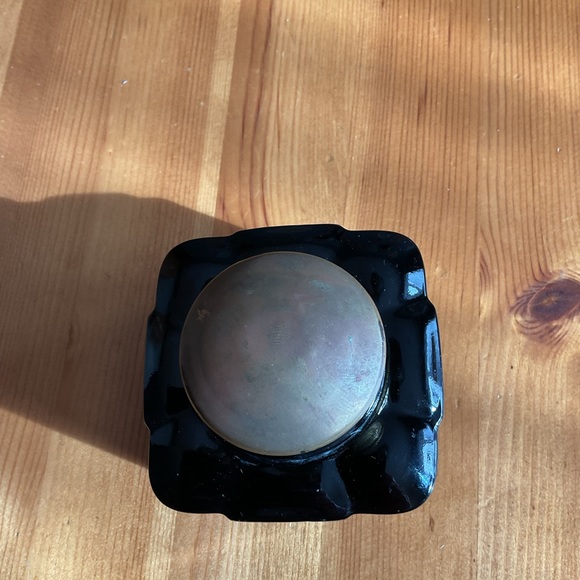 ANTIQUE EMERALD GREEN GLASS INKWELL BRASS CAP VERY SCARCE TO FIND! - Picture 7 of 15